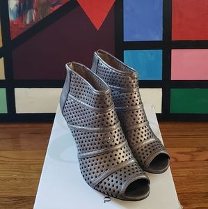 Gun Metal Heels 😍💄